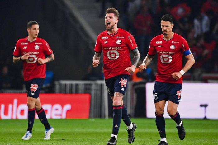 包含里尔在主场击败对手，继续稳定发挥的词条