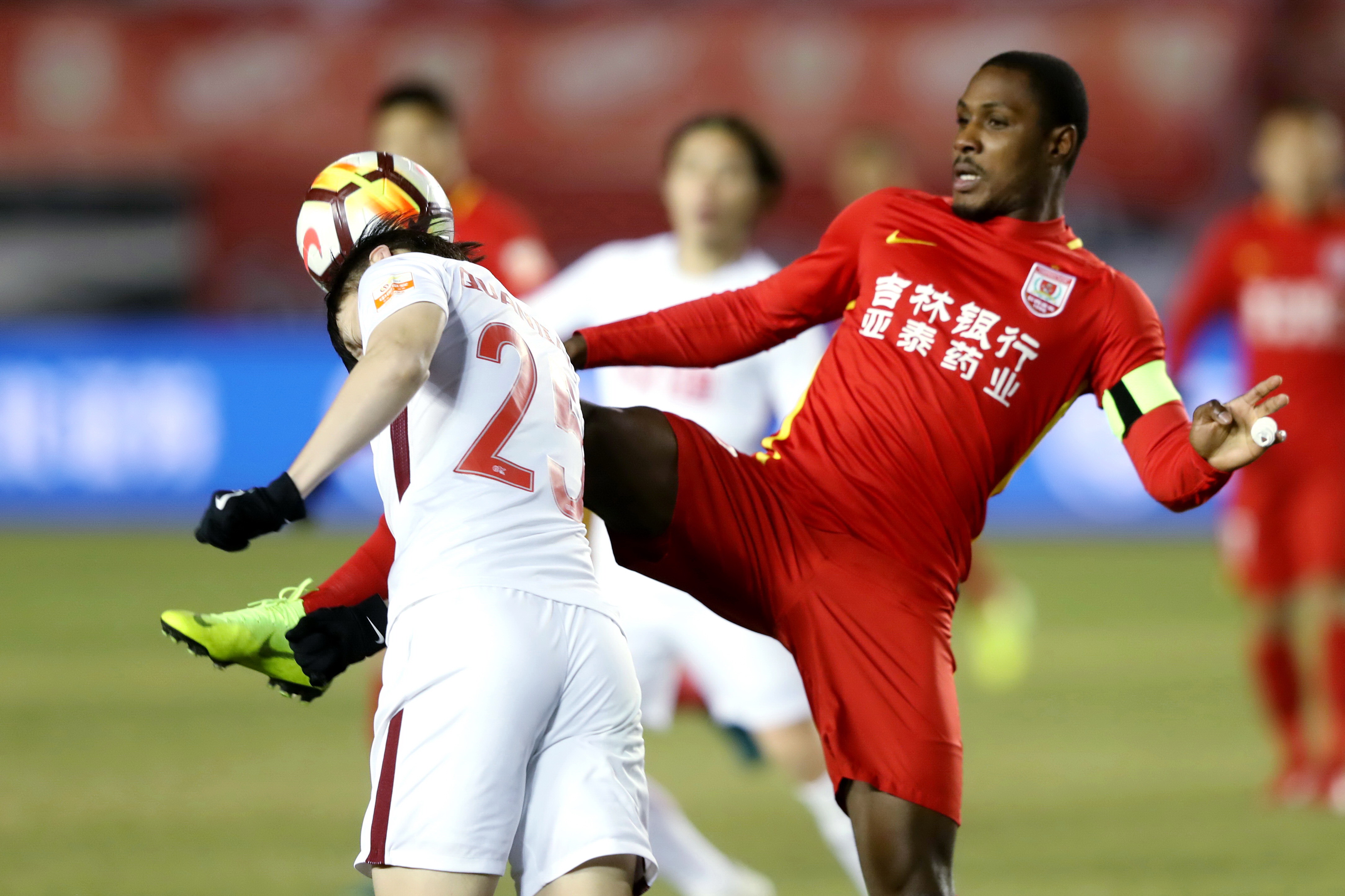 上港主场大胜富力，继续保持热潮直冲榜首的简单介绍