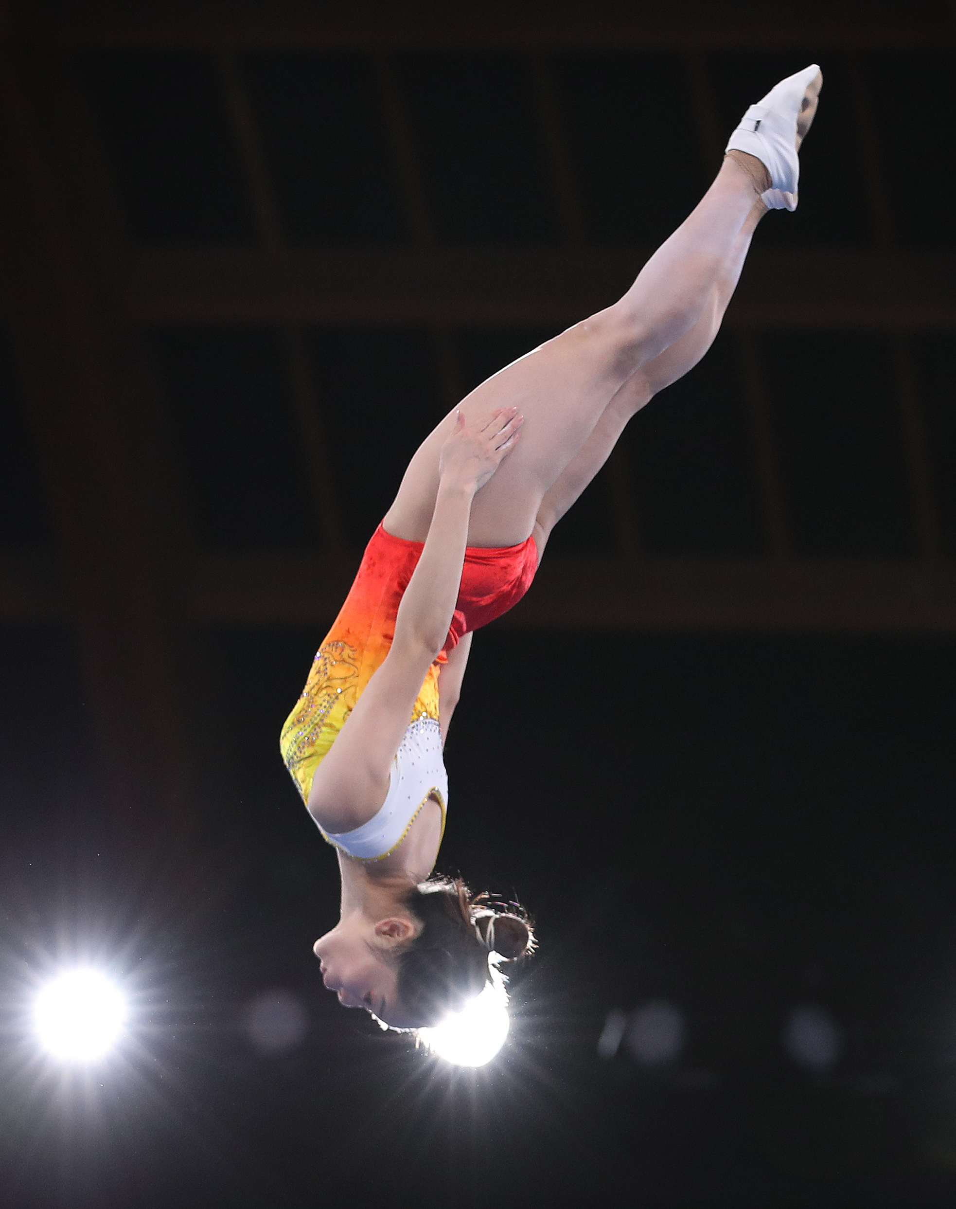 蹦床项目争夺榜首，漂亮动作吸引眼球的简单介绍