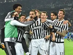 爱游戏体育官网-尤文图斯领跑擎铁，横扫千军