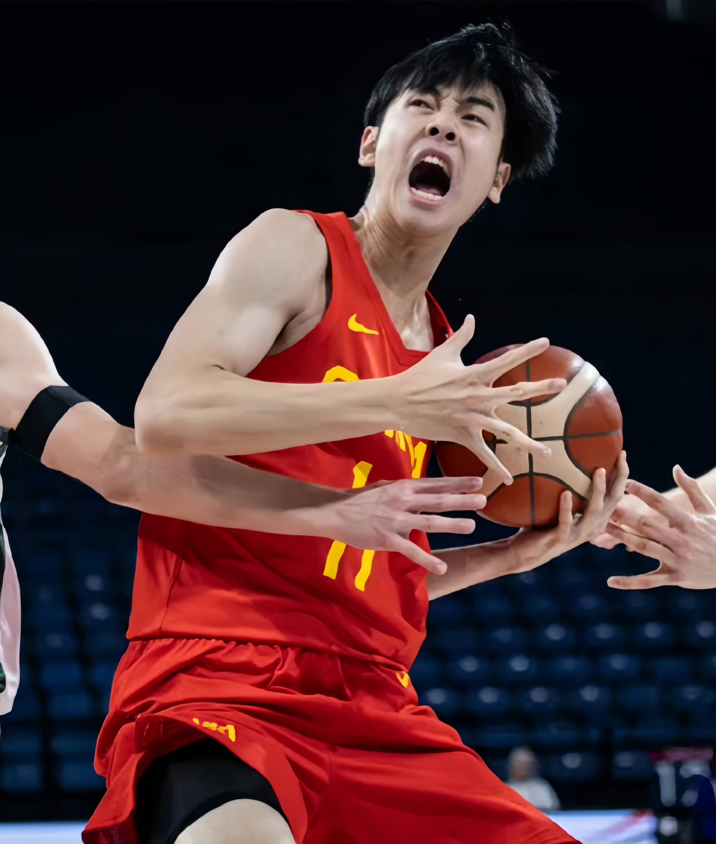 四川男篮强势反扑,夺得关键胜利的简单介绍 四川男篮强势反扑,夺得关键胜利的简单介绍