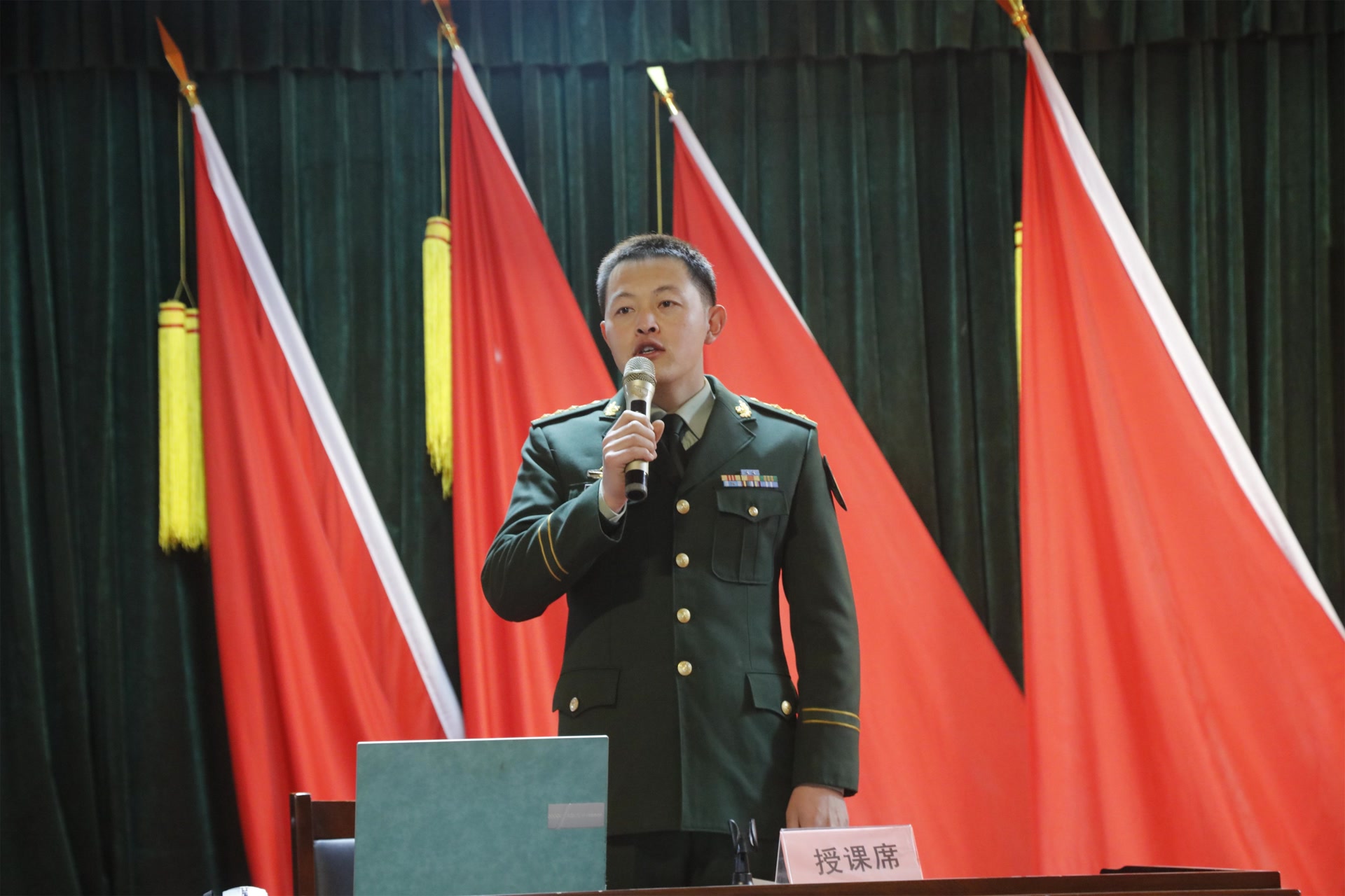 关于新晋强队崭露头角,攻守兼备的信息 关于新晋强队崭露头角,攻守兼备的信息