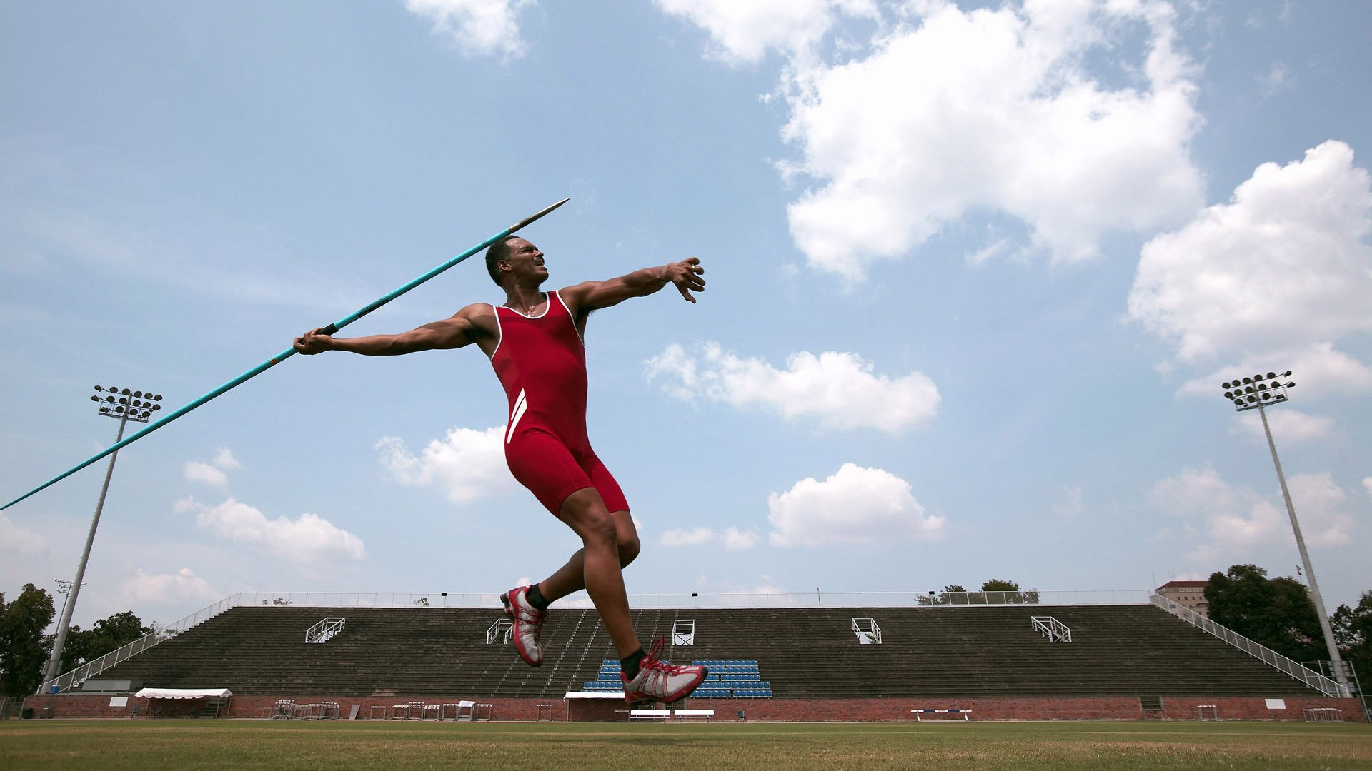 跨界传奇，热火式坚韧与詹姆斯式接管—竞技精神的时空交响