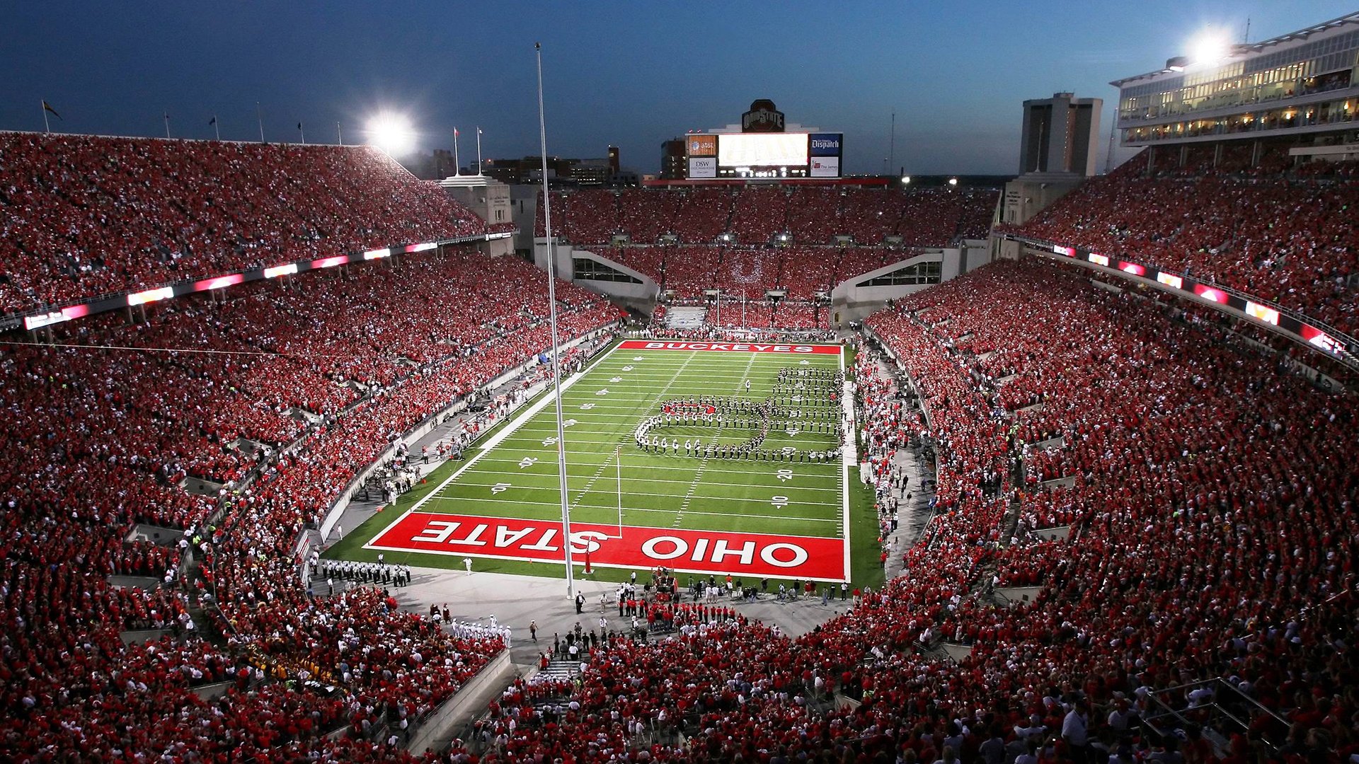 曼城横扫法国，梅西惊艳四座，一场定义时代的绿茵对决